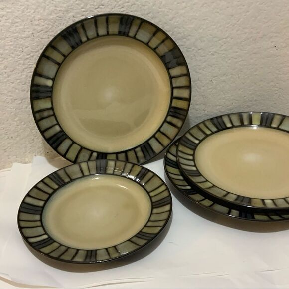 3 Home Trends Fullerton Stoneware Dinner Plates 1 salad Black & Gray Striped Rim - Picture 5 of 6